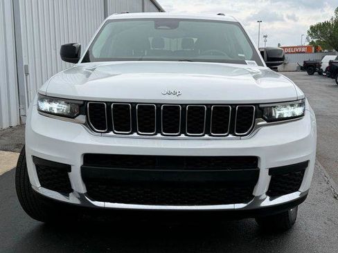 Used 2023 Jeep Grand Cherokee L Laredo image 18
