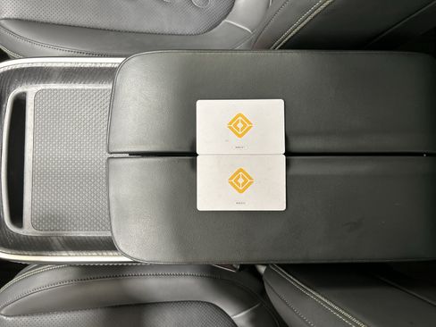 Used 2023 Rivian R1S Adventure AWD/4WD image 31