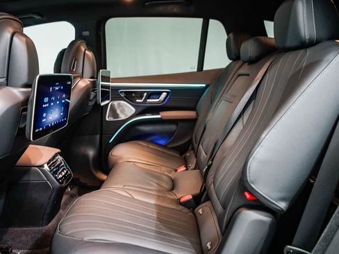 Used 2023 Mercedes-Benz EQS 580 4MATIC SUV image 18