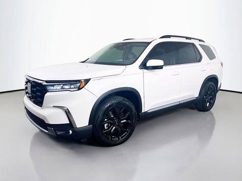 Used 2025 Honda Pilot Touring image 5
