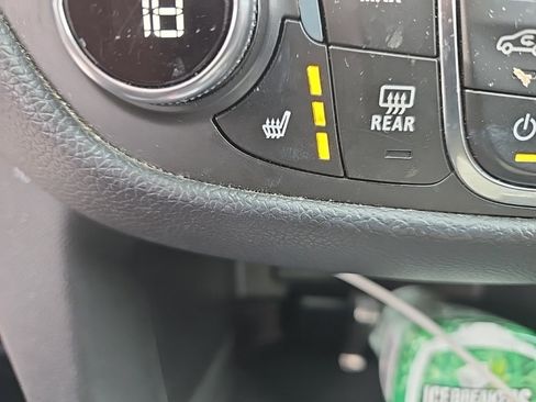 Used 2020 Chevrolet Equinox LT image 20