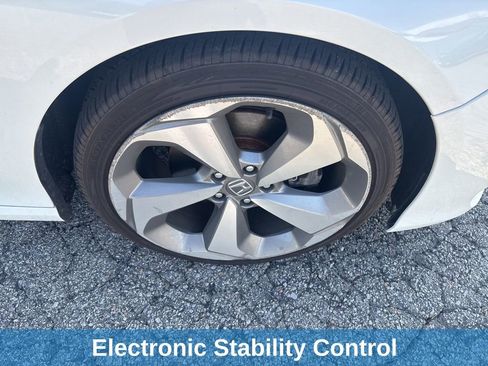 Used 2018 Honda Accord Touring image 11