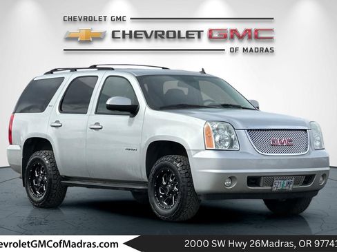 Used 2011 GMC Yukon SLT w/ SLT-2 Equipment Package image 1
