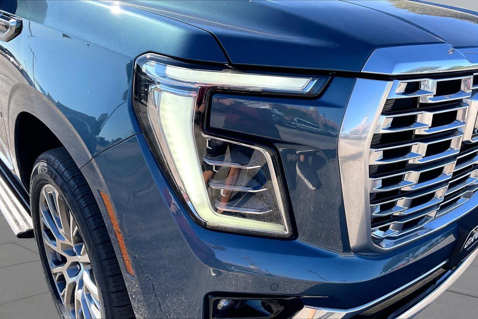 Used 2025 GMC Yukon Denali w/ Denali Reserve Package AWD/4WD image 27