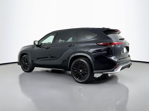 Certified 2025 Toyota Highlander XSE AWD/4WD image 5