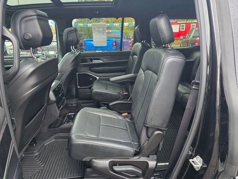 Used 2022 Jeep Wagoneer Series III w/ Premium Group I image 9