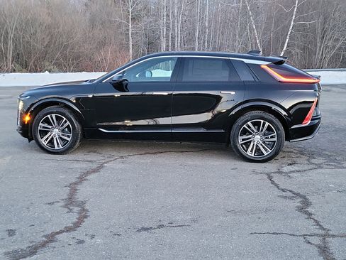 New 2026 Cadillac Lyriq Luxury image 2