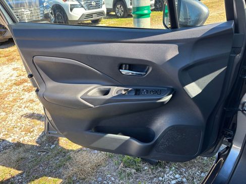 Used 2025 Nissan Versa SV image 18