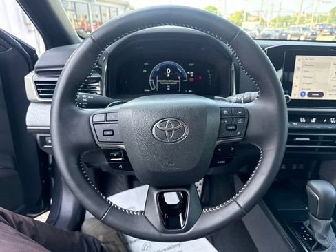 Used 2025 Toyota Camry SE FWD image 28