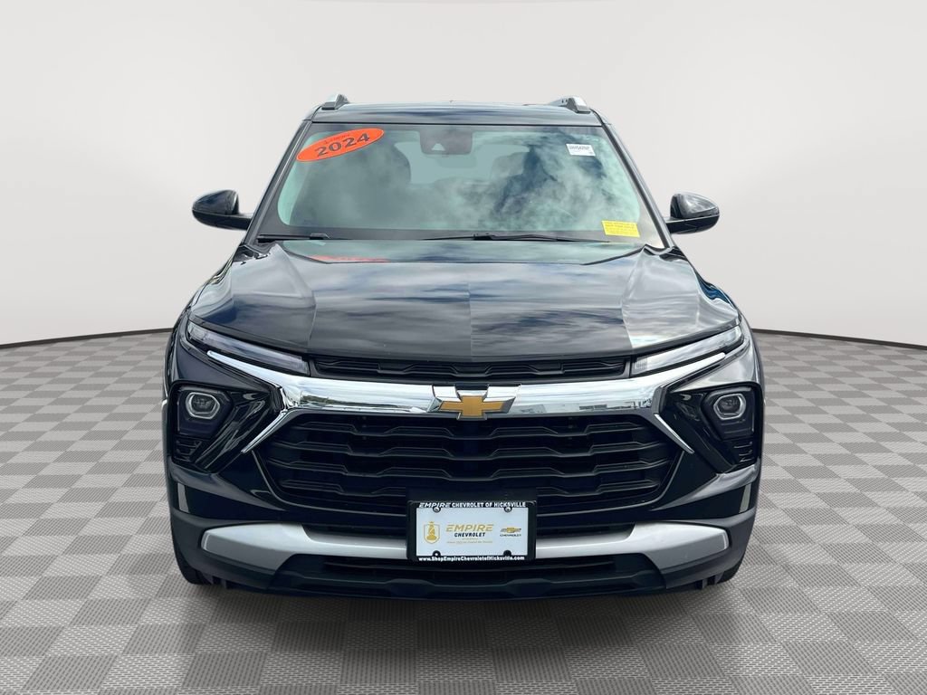 Used 2024 Chevrolet TrailBlazer LT FWD image 2
