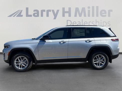 New 2026 Jeep Grand Cherokee Laredo image 2