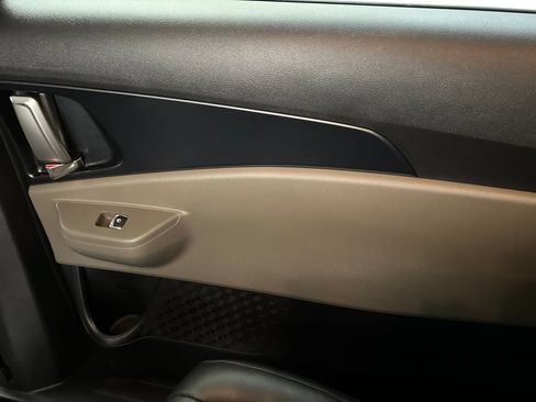 Used 2026 Kia Carnival LXS FWD image 30