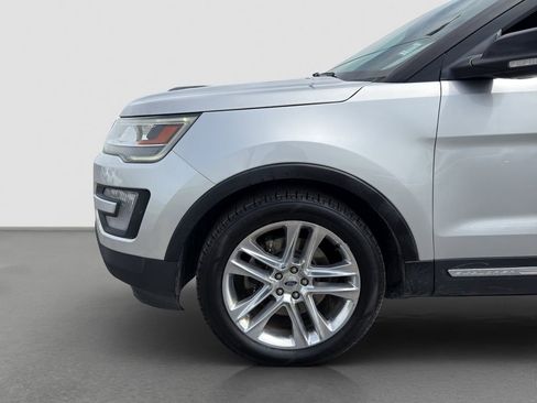 Used 2017 Ford Explorer XLT w/ Equipment Group 202A FWD image 21