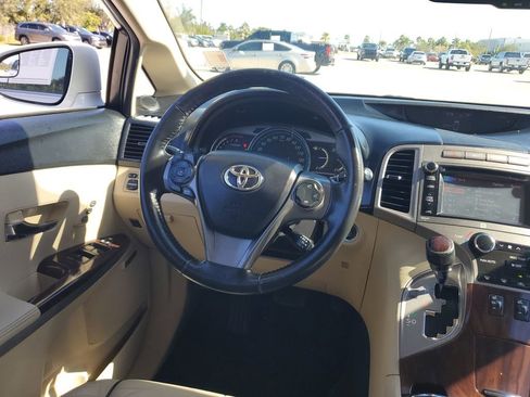Used 2014 Toyota Venza XLE image 15