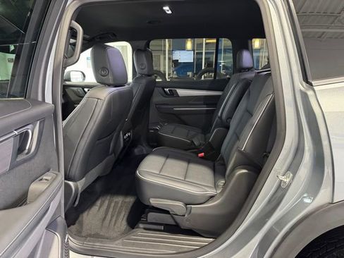 Used 2025 Buick Enclave Preferred image 9