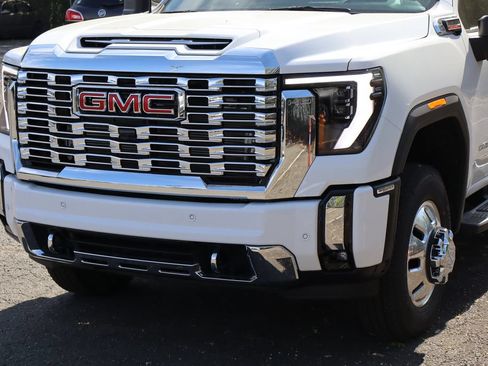New 2026 GMC Sierra 3500 Denali w/ Denali Reserve Package AWD/4WD image 4