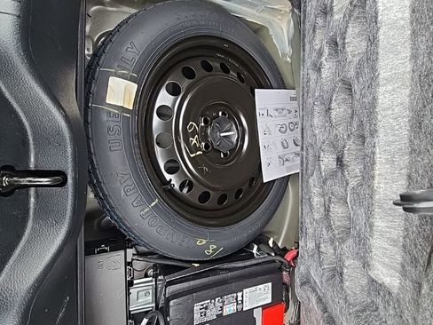 Certified 2018 Chrysler 300 Touring w/ Driver Convenience Group image 38