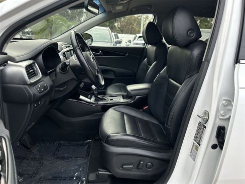 Used 2019 Kia Sorento EX image 11
