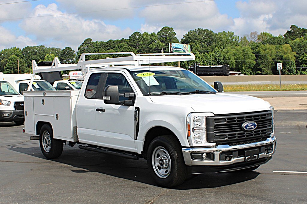 Used 2024 Ford F350 XL w/ XL Chrome Package RWD image 2