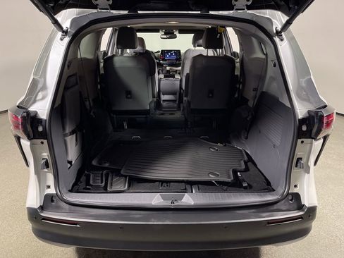 Certified 2024 Toyota Sienna XLE image 10