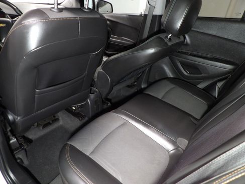 Used 2019 Chevrolet Trax LT w/ LT Convenience Package image 11