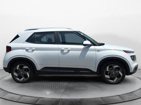 Used 2022 Hyundai Venue SEL FWD image 6