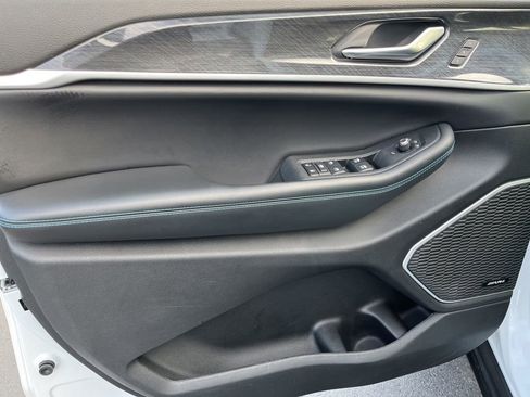 Used 2022 Jeep Grand Cherokee Trailhawk image 28