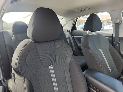 Certified 2025 Hyundai Elantra SE FWD image 32