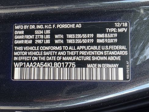 Used 2019 Porsche Macan image 44
