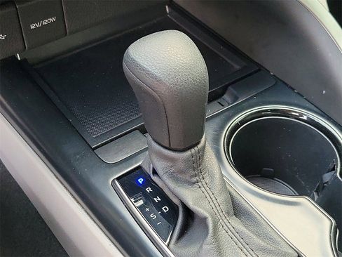 Used 2020 Toyota Camry LE image 27