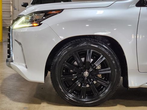 Used 2021 Lexus LX 570 4WD w/ Luxury Package image 5