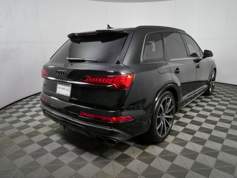 Used 2022 Audi SQ7 Prestige AWD/4WD image 3