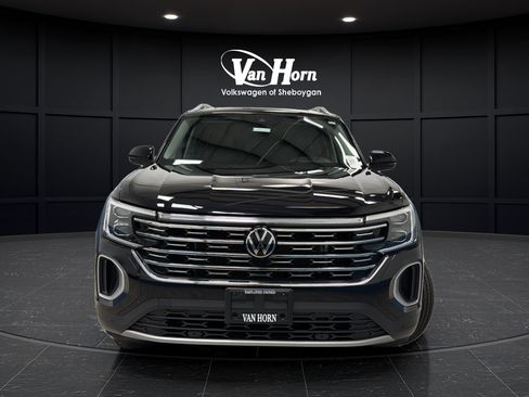 Used 2024 Volkswagen Atlas SEL AWD/4WD image 2