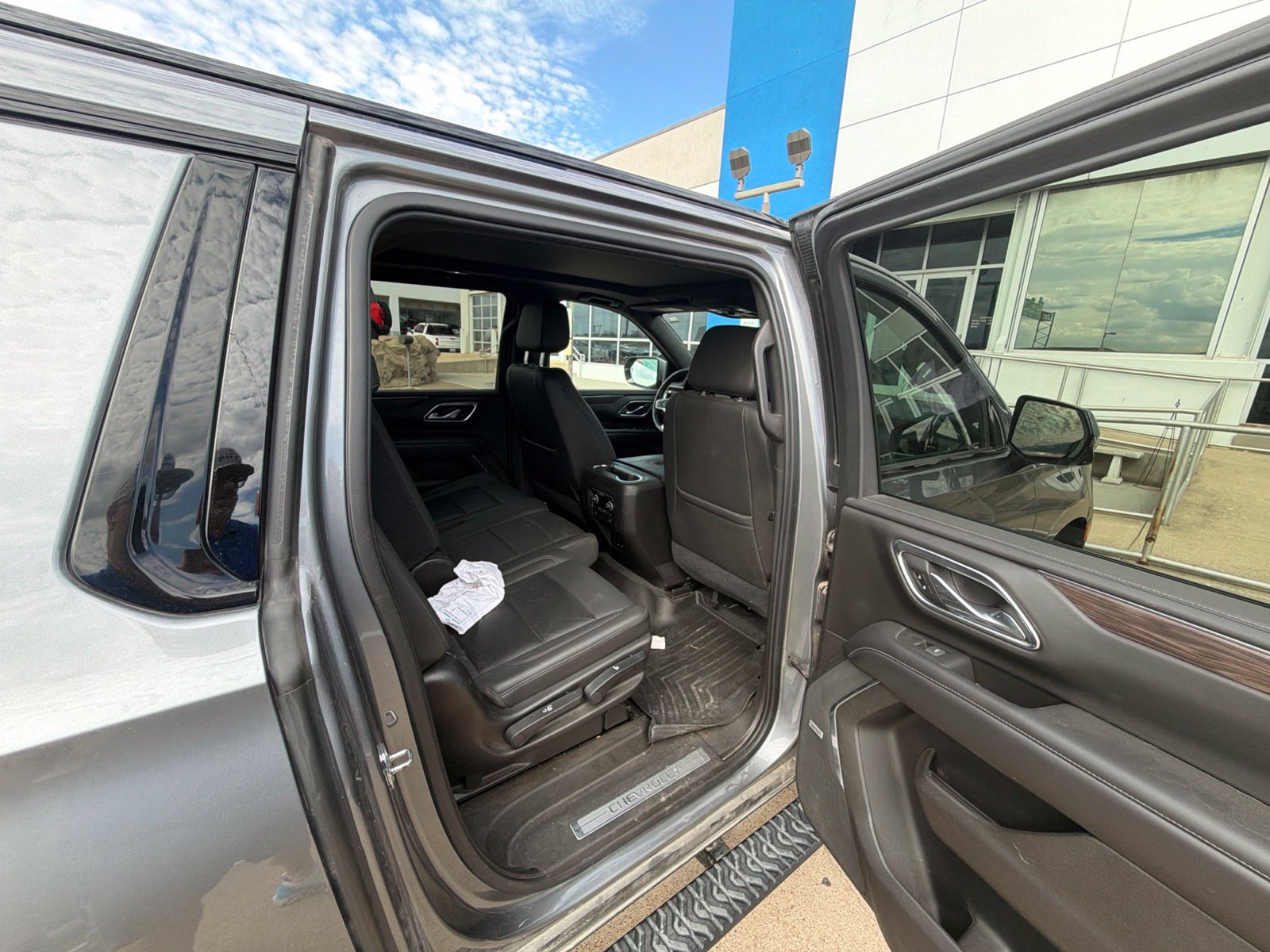 Used 2021 Chevrolet Suburban Z71 w/ Z71 Off-Road Package AWD/4WD image 18