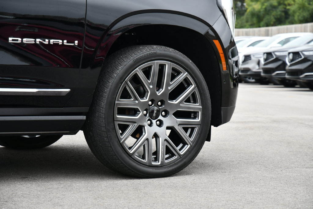 Used 2025 GMC Yukon Denali Ultimate w/ LPO, Floor Liner Package AWD/4WD image 13