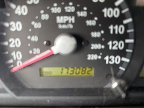 Used 2005 Kia Sorento 4WD image 9