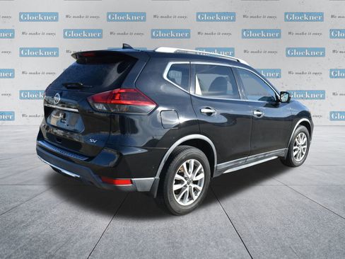Used 2018 Nissan Rogue SV w/ Premium Package image 6