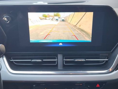 Used 2026 Chevrolet Trax LT w/ LT Convenience Package FWD image 5
