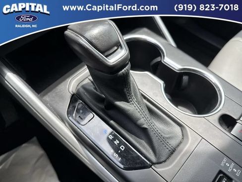Used 2021 Toyota Highlander XLE AWD/4WD image 31