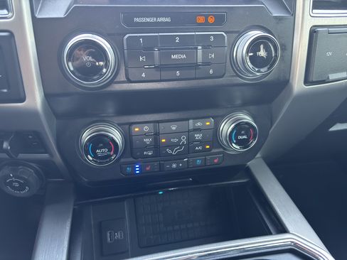 Used 2020 Ford F250 Platinum w/ FX4 Off-Road Package image 34