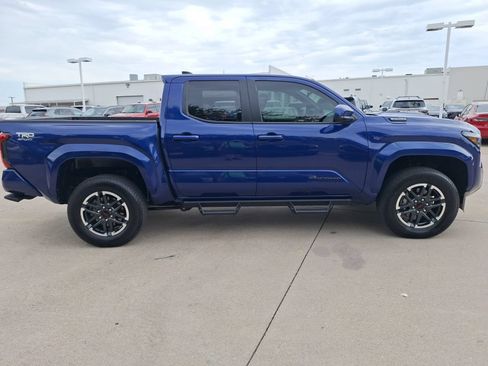 Used 2025 Toyota Tacoma TRD Sport AWD/4WD image 7