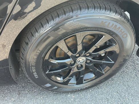 Certified 2022 Toyota Prius AWD image 12