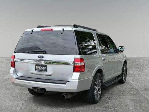 Used 2017 Ford Expedition XLT w/ Equipment Group 202A AWD/4WD image 9