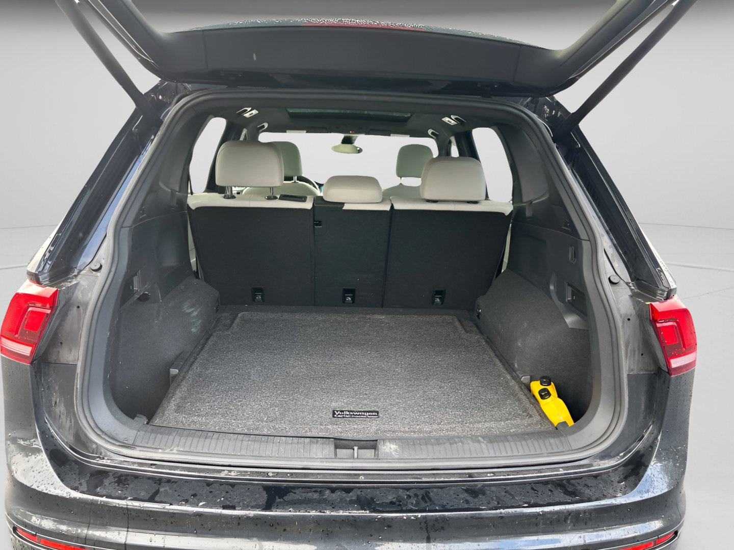 Used 2022 Volkswagen Tiguan SE R-Line AWD/4WD image 11
