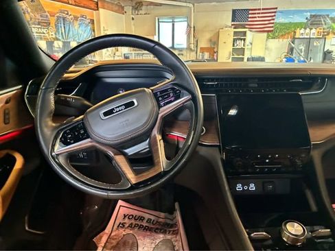 Used 2023 Jeep Grand Cherokee L Summit AWD/4WD image 15