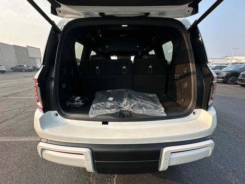 New 2026 Nissan Armada SL w/ Captain's Chari Seat Package AWD/4WD image 16