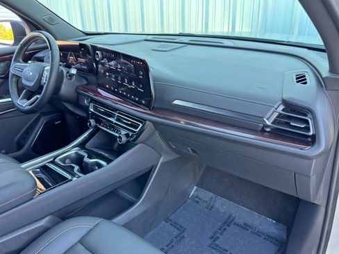 Used 2024 Chevrolet Traverse Z71 w/ Enhanced Driving Package image 13