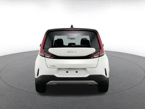 Used 2025 Kia Soul LX w/ LX Technology Package FWD image 8