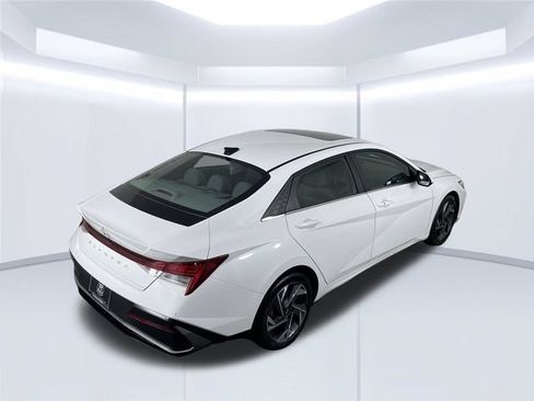 Used 2025 Hyundai Elantra SEL FWD image 41