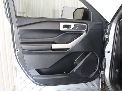 Used 2023 Ford Explorer XLT w/ Equipment Group 202A RWD image 9